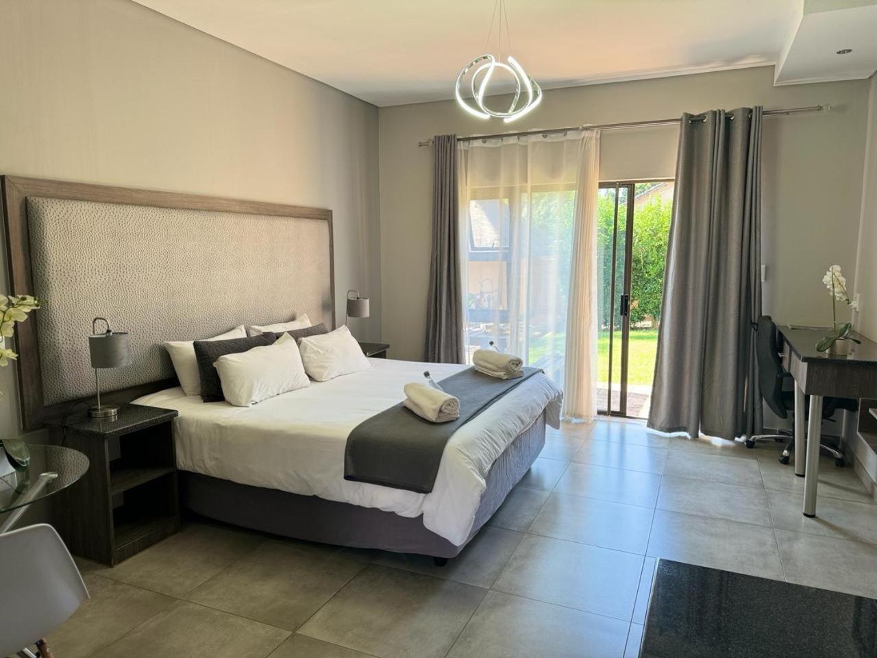 Manor Hills Guest Lodge Rustenburg Zewnętrze zdjęcie